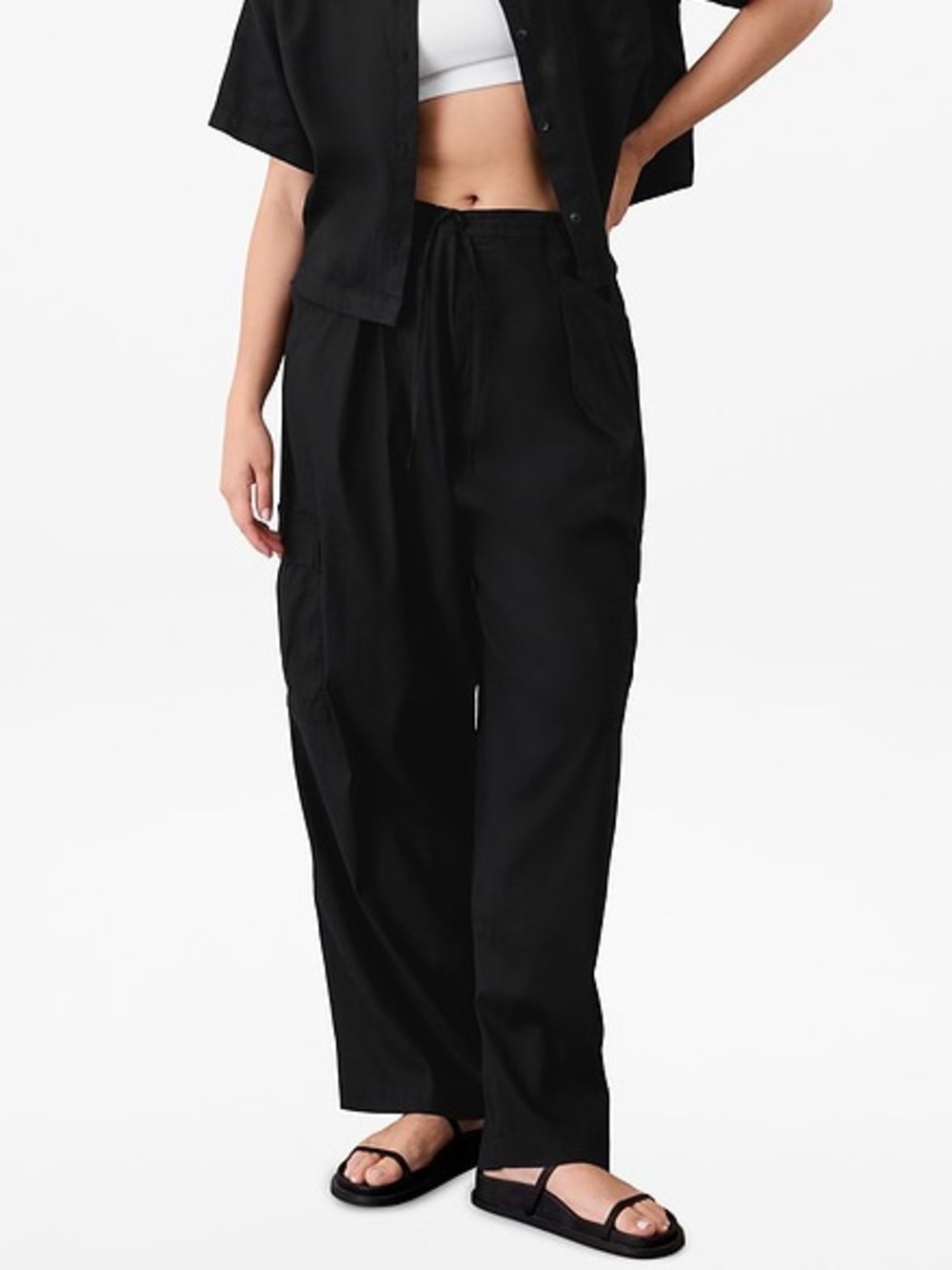 Athleta (NWT) Paradise Straight leg women’s cargo pants - Black